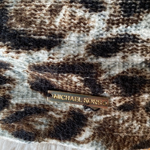 New infinite cheetah prints scarf by Michael KORS, OS - Picture 8 of 8